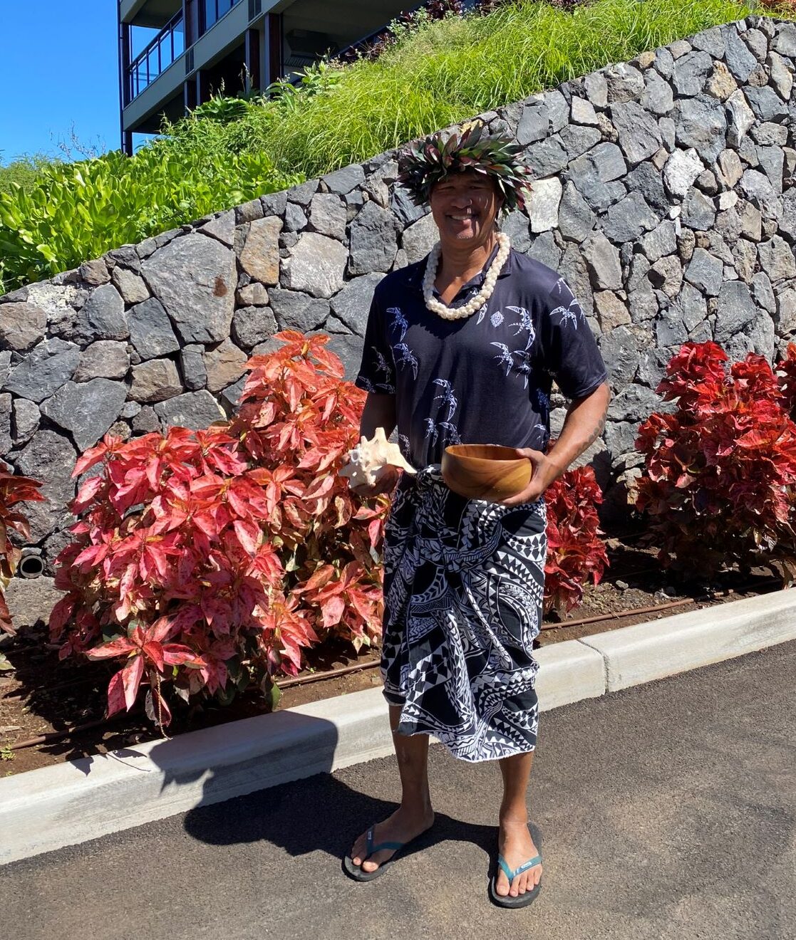 Kahu Vene Welcomes Laʻi Loa Homeowners with Traditional Hawaiian Blessing